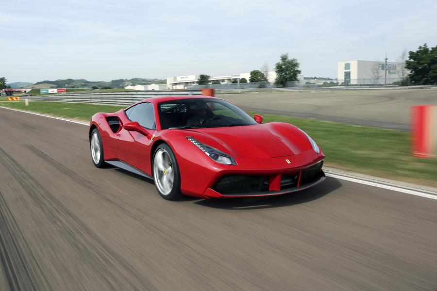  Ferrari 488 GTB 2015 года  (фото 18 из 31)